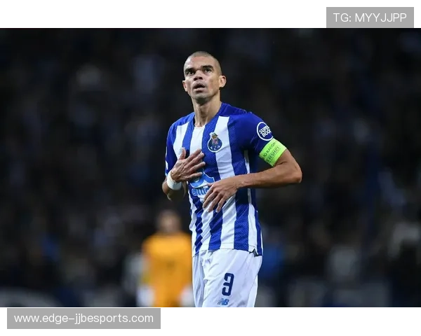 足球球星背后的鲜为人知的故事和隐藏的个人秘密揭秘 足球球星背后的鲜为人知的故事和隐藏的个人秘密揭秘